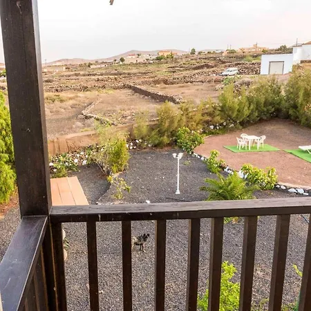 3 Bedrooms House With Enclosed Garden And Wifi At La Oliva 8 Km Away From The Beach Vakantiehuis