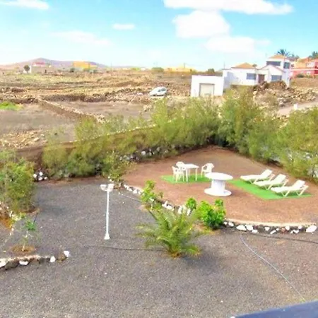 3 Bedrooms House With Enclosed Garden And Wifi At La Oliva 8 Km Away From The Beach Vakantiehuis *