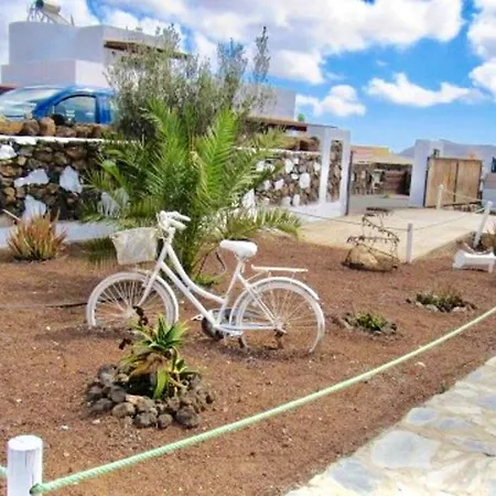Holiday home 3 Bedrooms House With Enclosed Garden And Wifi At La Oliva 8 Km Away From The Beach La Oliva