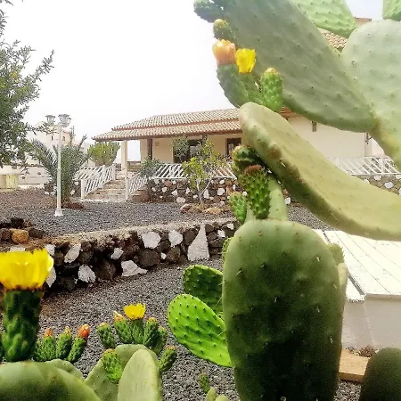 3 Bedrooms House With Enclosed Garden And Wifi At La Oliva 8 Km Away From The Beach Vakantiehuis