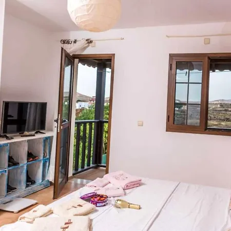 3 Bedrooms House With Enclosed Garden And Wifi At La Oliva 8 Km Away From The Beach * La Oliva