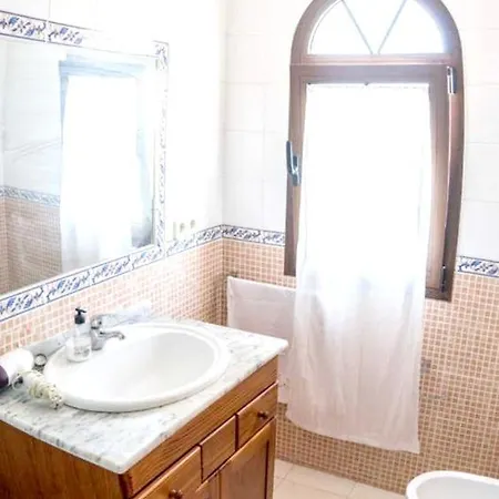 3 Bedrooms House With Enclosed Garden And Wifi At La Oliva 8 Km Away From The Beach Vakantiehuis *